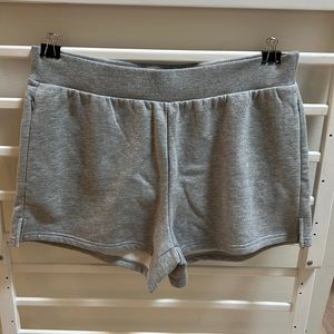 grey alo shorts!